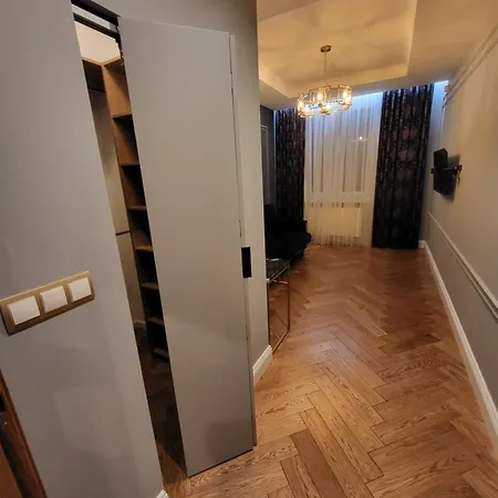 Uroczy Loft I Bezplatny Parking Na Miejscu Lägenhet